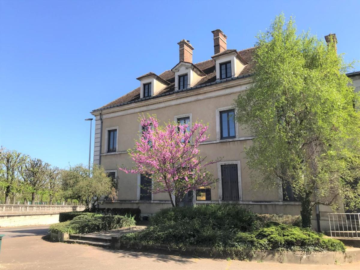 Charmant Appartement Plein Centre Ville - Parking Prive Auxerre Zewnętrze zdjęcie