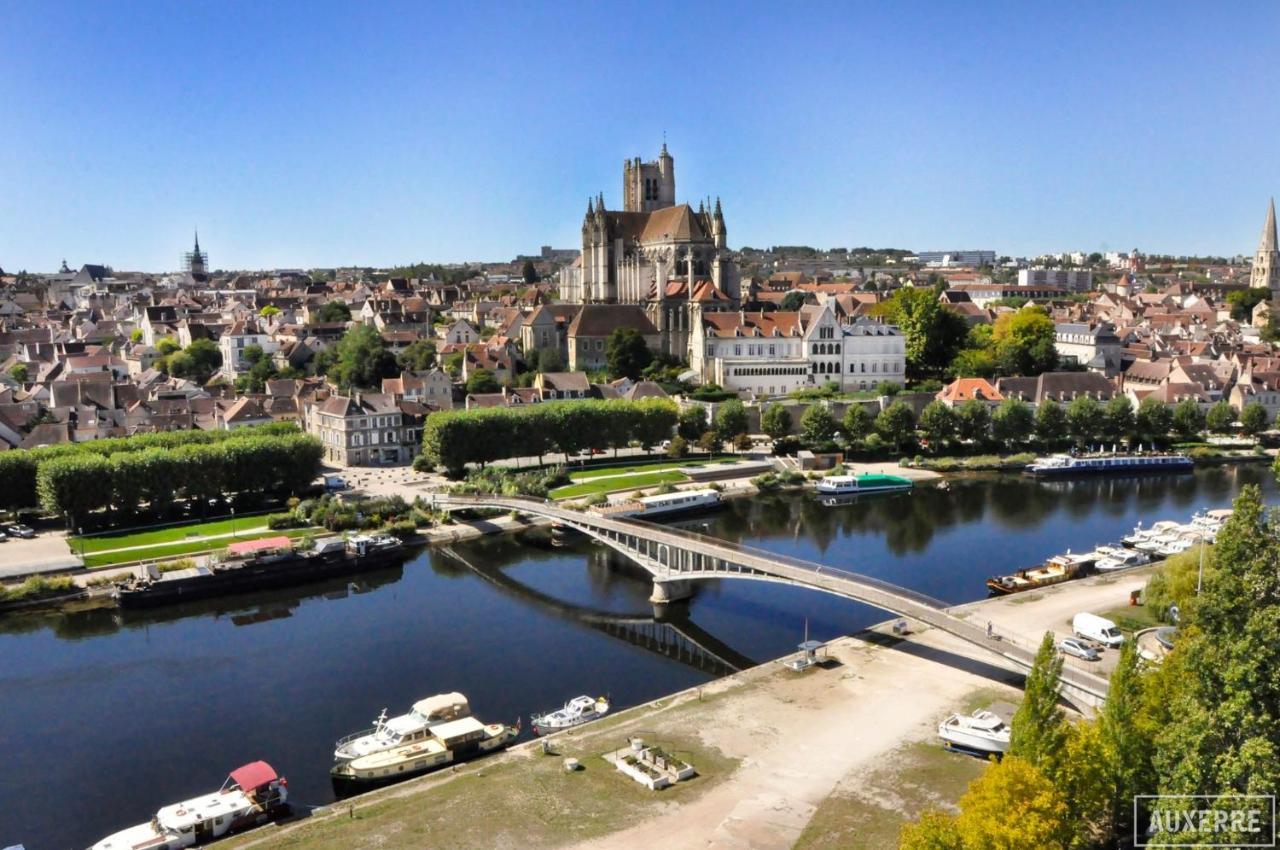 Charmant Appartement Plein Centre Ville - Parking Prive Auxerre Zewnętrze zdjęcie